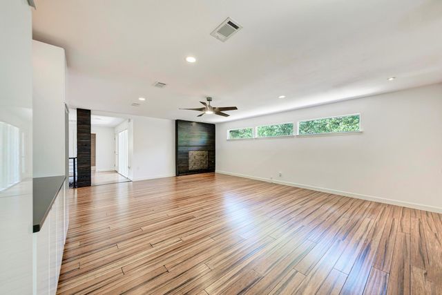 1700 Antler DR, Austin, TX 78741