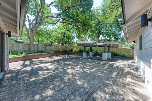 1700 Antler DR, Austin, TX 78741