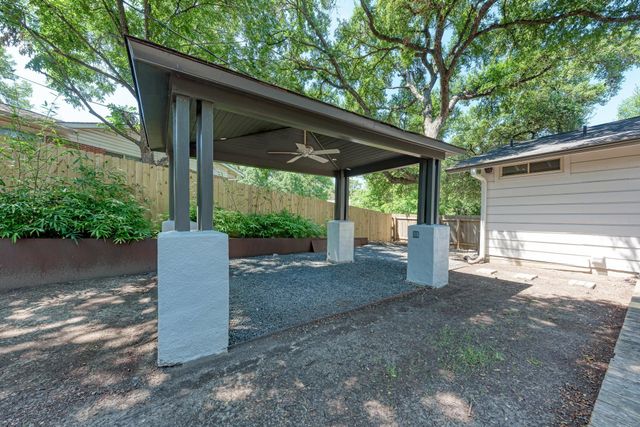 1700 Antler DR, Austin, TX 78741