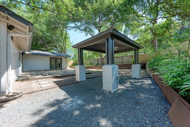 1700 Antler DR, Austin, TX 78741