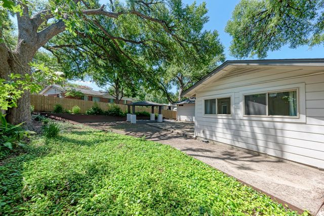 1700 Antler DR, Austin, TX 78741