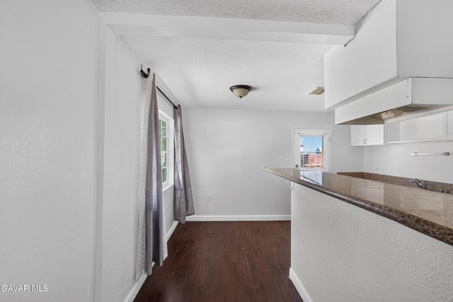 1302 E Ave R-2, Palmdale, CA 93550
