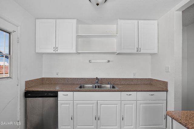 1302 E Ave R-2, Palmdale, CA 93550