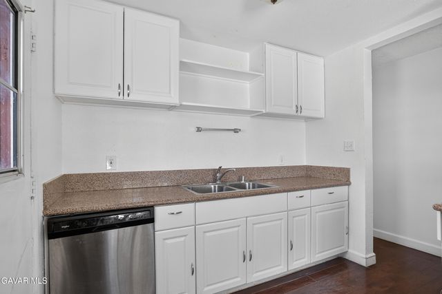 1302 E Ave R-2, Palmdale, CA 93550