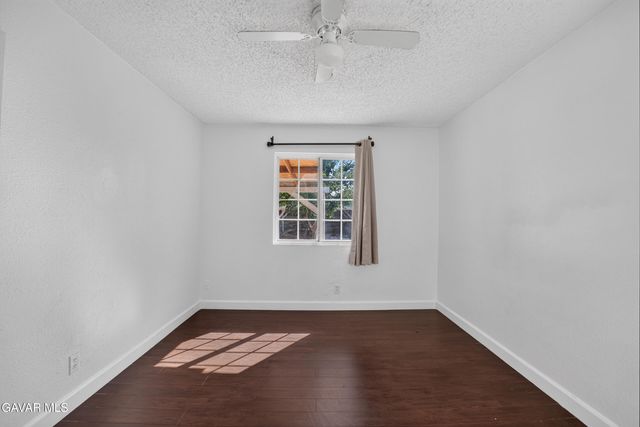 1302 E Ave R-2, Palmdale, CA 93550