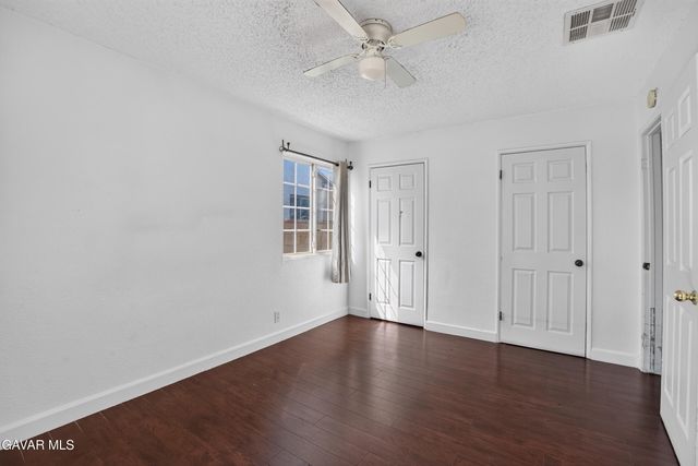 1302 E Ave R-2, Palmdale, CA 93550