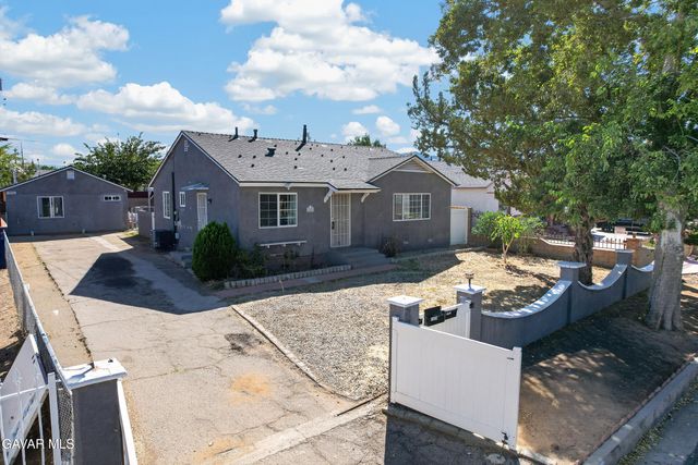 1302 E Ave R-2, Palmdale, CA 93550