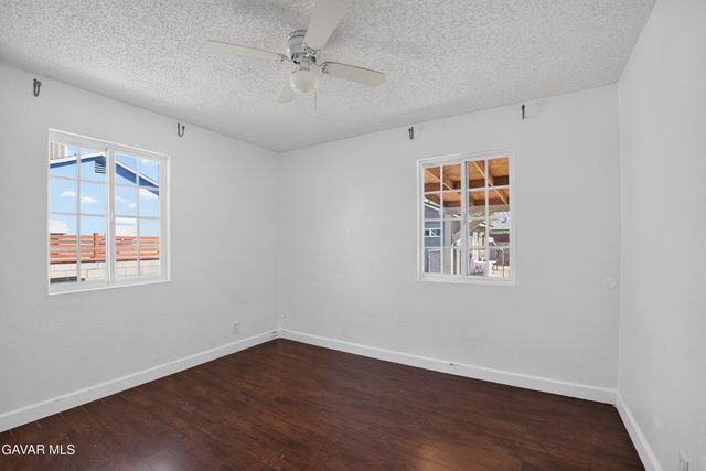 1302 E Ave R-2, Palmdale, CA 93550