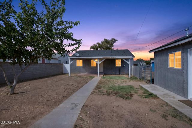 1302 E Ave R-2, Palmdale, CA 93550