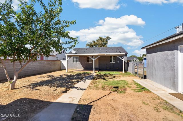 1302 E Ave R-2, Palmdale, CA 93550
