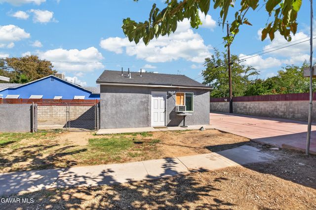 1302 E Ave R-2, Palmdale, CA 93550