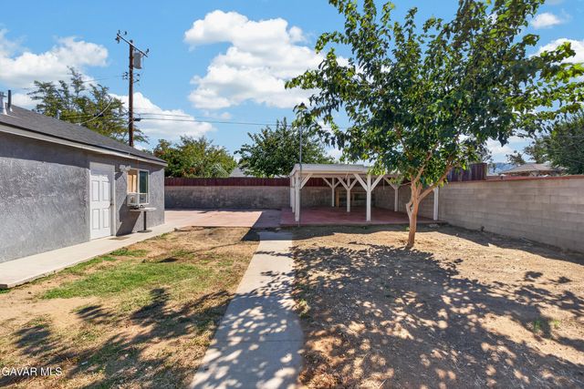 1302 E Ave R-2, Palmdale, CA 93550