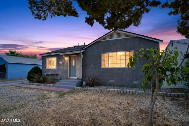 1302 E Ave R-2, Palmdale, CA 93550