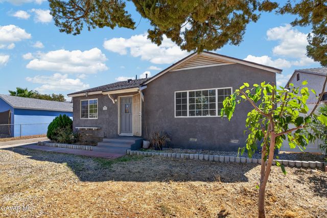 1302 E Ave R-2, Palmdale, CA 93550