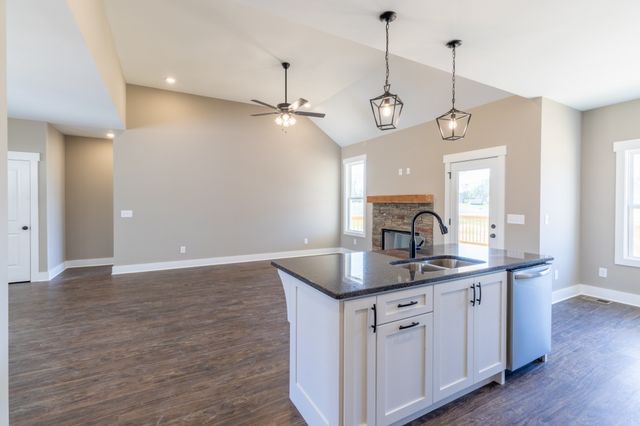 1137 Goose Dr, Springfield, TN 37172