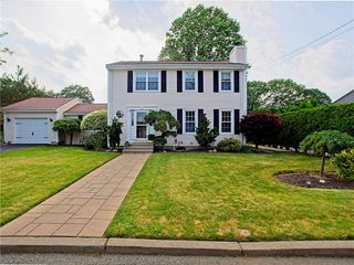 15 Lilac Circle, Cranston, RI 02920