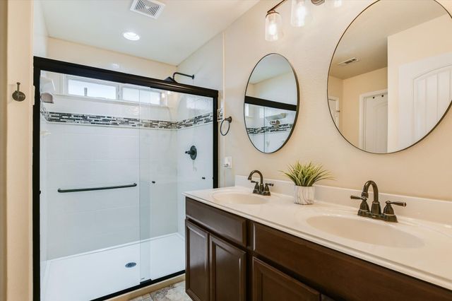 1813 Meandering Meadows DR, Pflugerville, TX 78660