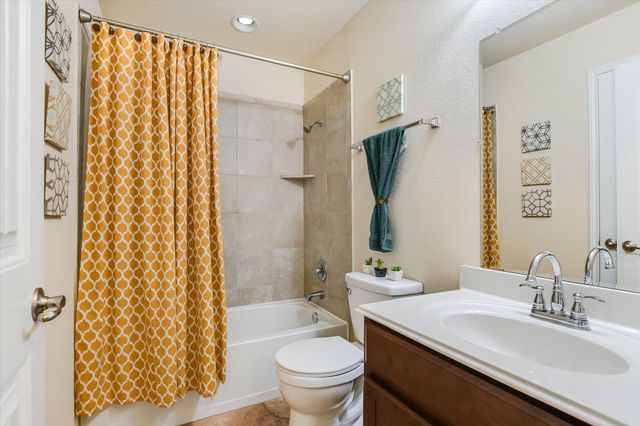 1813 Meandering Meadows DR, Pflugerville, TX 78660