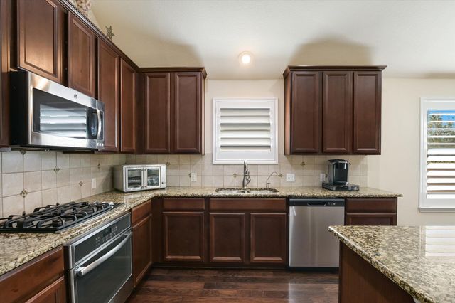 1813 Meandering Meadows DR, Pflugerville, TX 78660