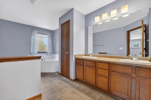 4226 W Willow WAY, Milwaukee, WI 53221