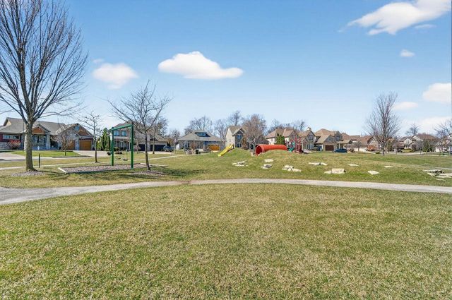 4226 W Willow WAY, Milwaukee, WI 53221