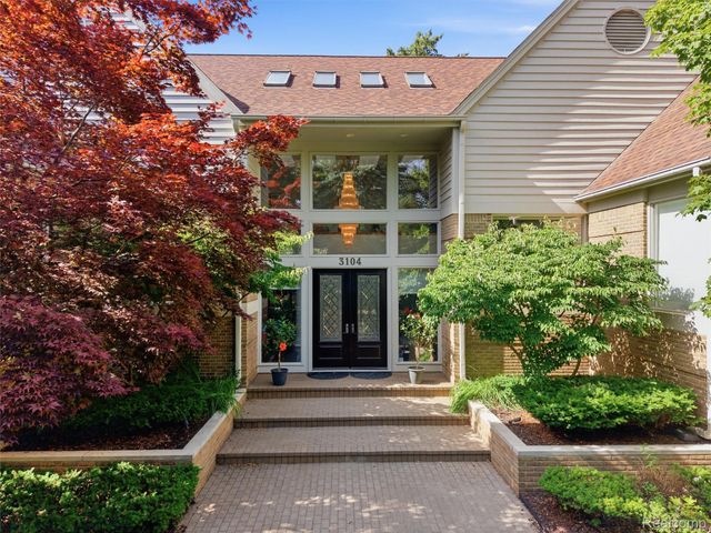 3104 Quarton Road, Bloomfield Charter Township, MI 48304