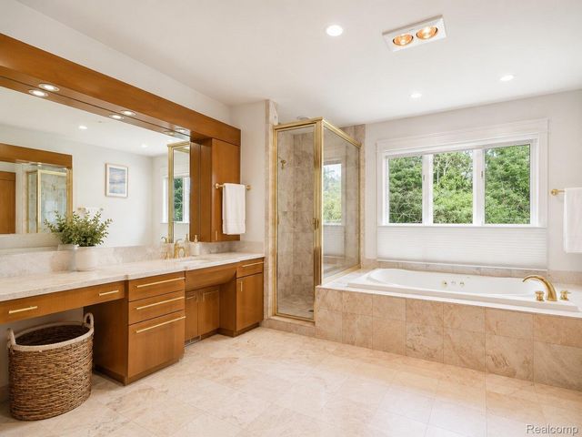3104 Quarton Road, Bloomfield Charter Township, MI 48304