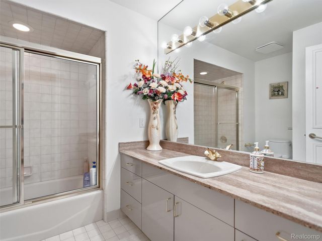 3104 Quarton Road, Bloomfield Charter Township, MI 48304