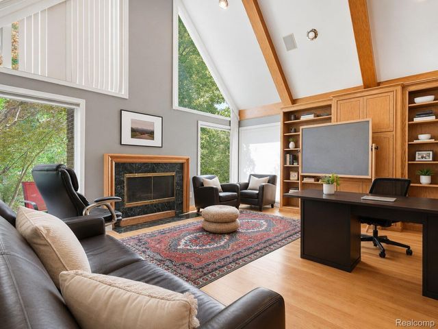 3104 Quarton Road, Bloomfield Charter Township, MI 48304