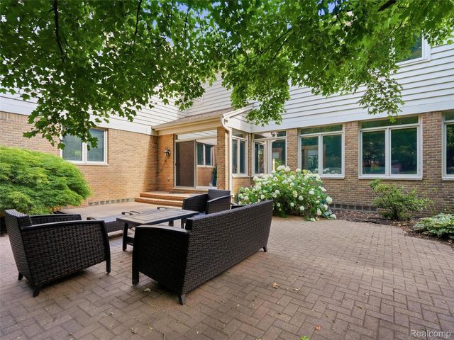3104 Quarton Road, Bloomfield Charter Township, MI 48304