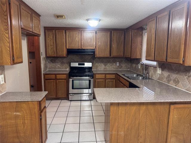 1009 Lapwing Road, Edmond, OK 73003