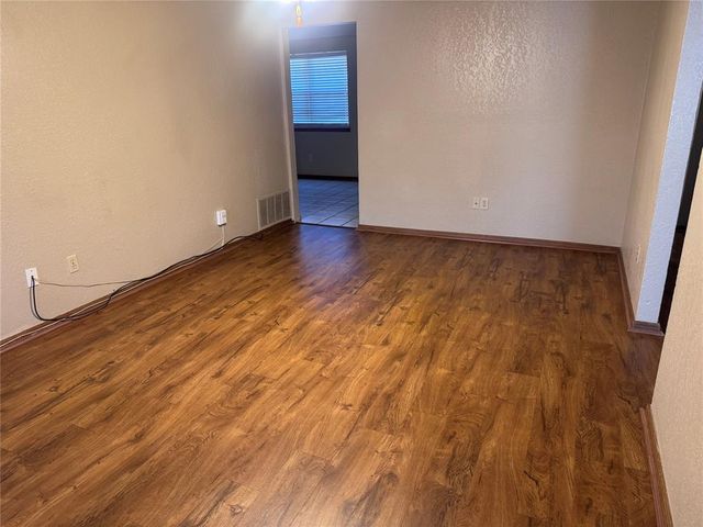 1009 Lapwing Road, Edmond, OK 73003