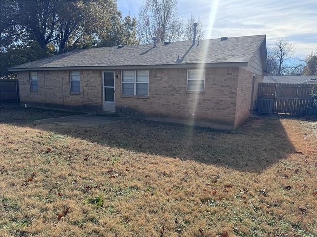 1009 Lapwing Road, Edmond, OK 73003