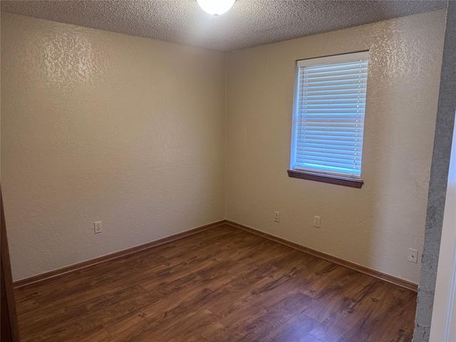 1009 Lapwing Road, Edmond, OK 73003