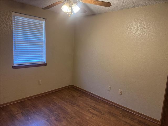 1009 Lapwing Road, Edmond, OK 73003