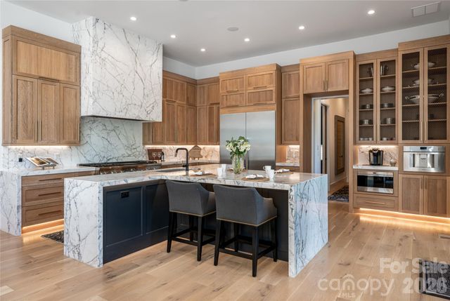 6 Stansbury Drive, Asheville, NC 28803