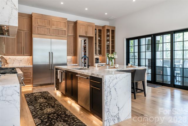 6 Stansbury Drive, Asheville, NC 28803