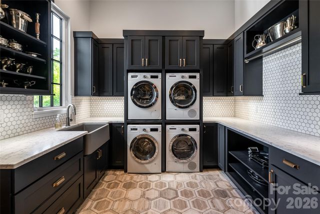 6 Stansbury Drive, Asheville, NC 28803