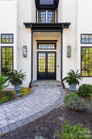 6 Stansbury Drive, Asheville, NC 28803
