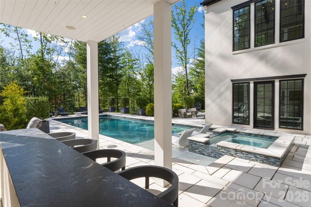 6 Stansbury Drive, Asheville, NC 28803