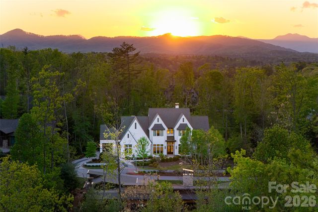6 Stansbury Drive, Asheville, NC 28803