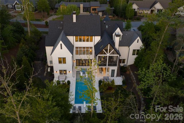 6 Stansbury Drive, Asheville, NC 28803