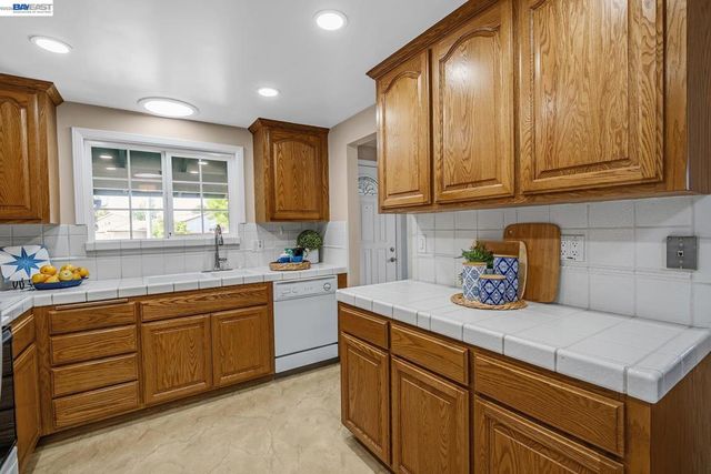 34199 Cartwright Pl, Fremont, CA 94555