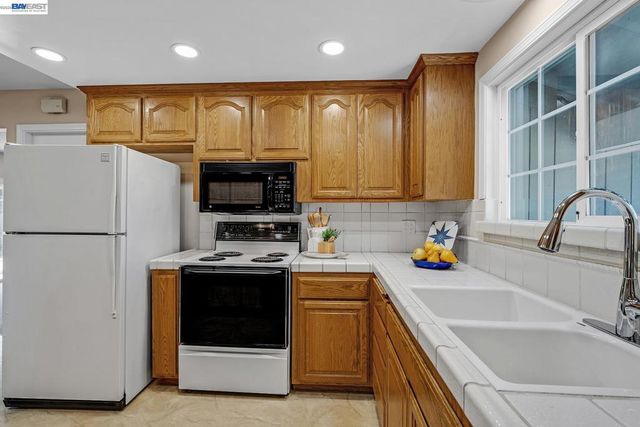 34199 Cartwright Pl, Fremont, CA 94555