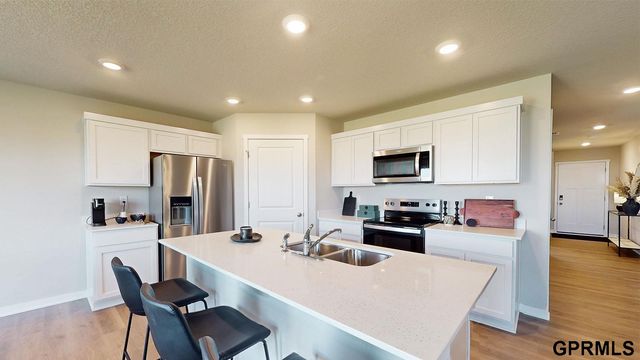 8804 S 184th Terrace, Omaha, NE 68136