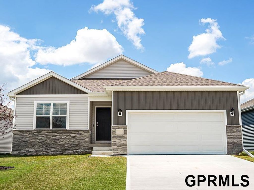 8804 S 184th Terrace, Omaha, NE 68136
