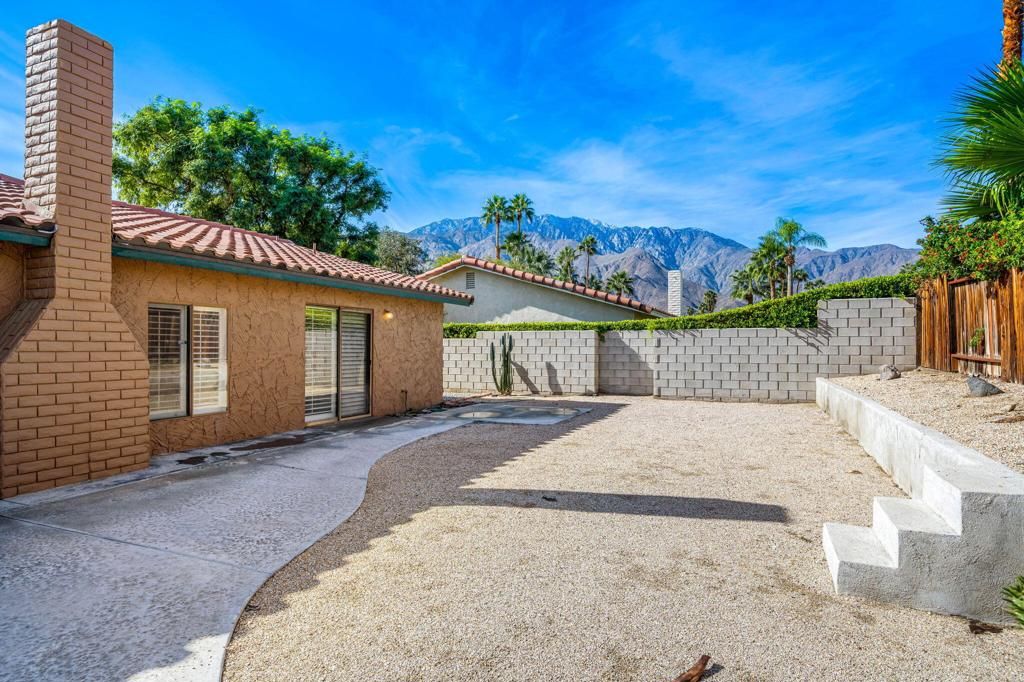 1310 E Del Mar Way, Palm Springs, CA 92262