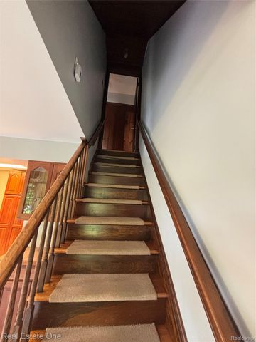 109 W Kennett Road, Pontiac, MI 48340