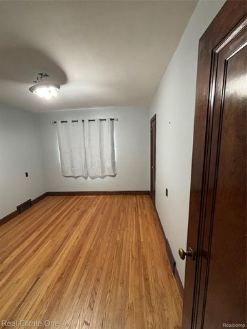 109 W Kennett Road, Pontiac, MI 48340