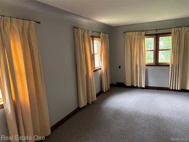 109 W Kennett Road, Pontiac, MI 48340